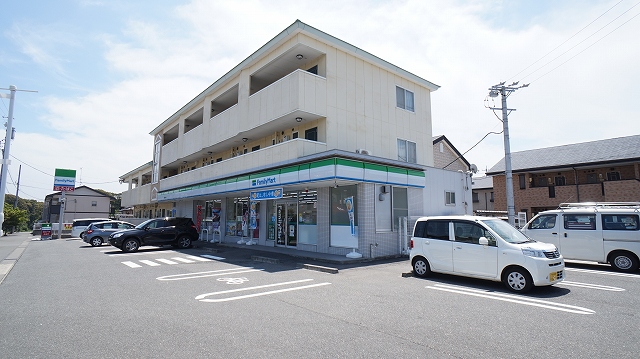 コンビ二：ﾌｧﾐﾘｰﾏｰﾄ 磐田明ヶ島店　972m