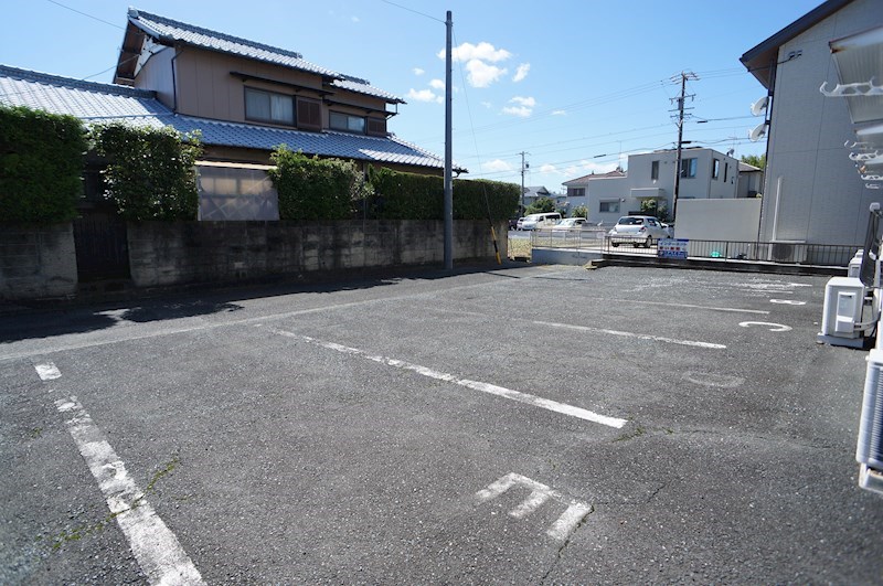 ハイツ門名 駐車場
