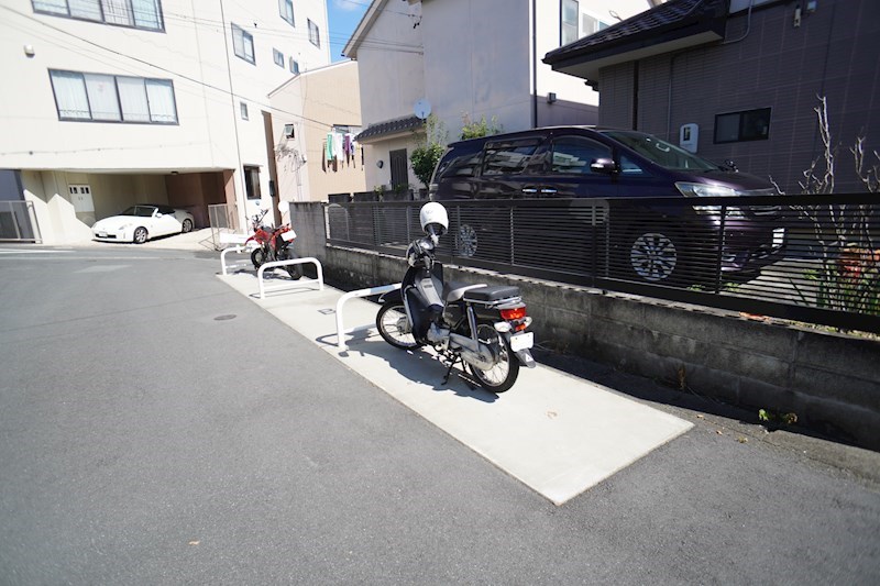 レナトゥス松城 駐車場