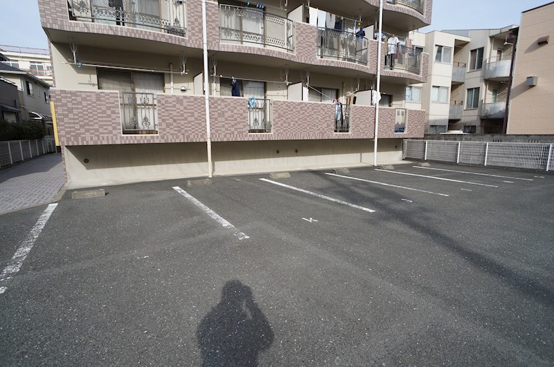 ベルコート和地山 駐車場