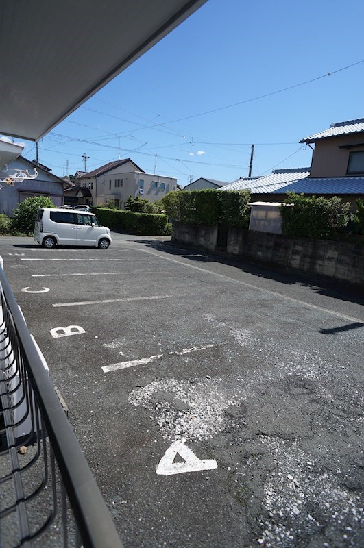 ハイツ門名 駐車場