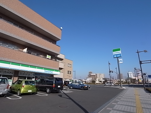 コンビ二：ファミリーマート　420m