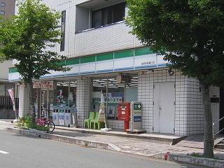 コンビ二：ファミリーマート　210m