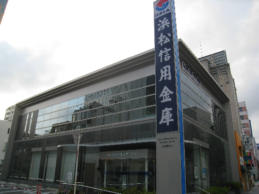 銀行：浜松信用金庫伝馬町支店　567m