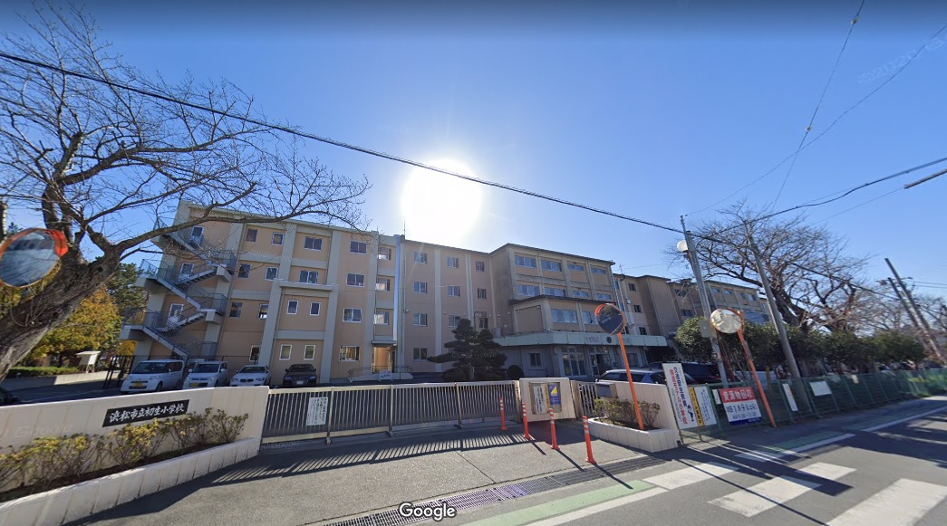 小学校：初生小学校　899m