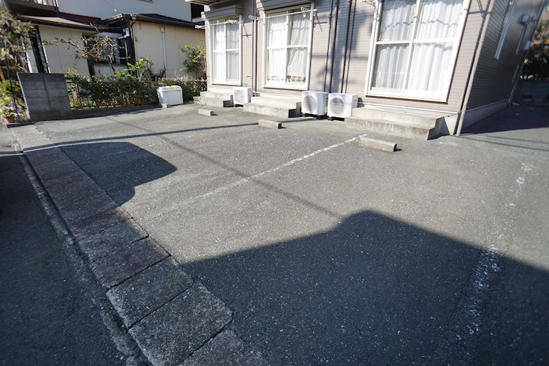 カレッジハイツ 駐車場